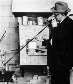  A crucial figure in the workshop was Dominick Labino, who devised solutions to technical obstacles.