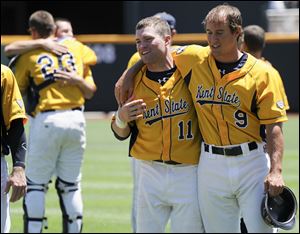 Kent State's Joe Koch (11), assistant coach Doug Sanders (9) and others react after losing 4-1 to South Carolina in an NCAA College World Series elimination baseball game in Omaha, Neb., Thursday.