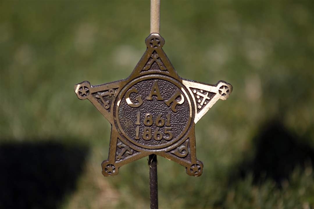 Bronze-star-marks-grave-Fort-Meigs-Cemetery-Walk