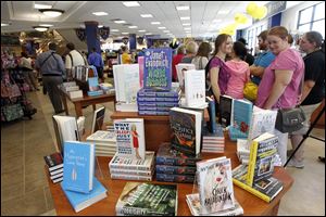 Students Natalya Blessing, left, and Brenda Leady, right, check out the display of books at the grand opening of UT's full-line Barnes & Noble store, the first tenant and anchor store of the Gateway Project.