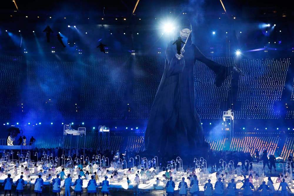 Actors-perform-during-the-Opening-Ceremony-at-the-2012-Summer-Olympics