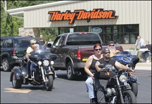 Helmetless motorcycle riders in Sylvania.
