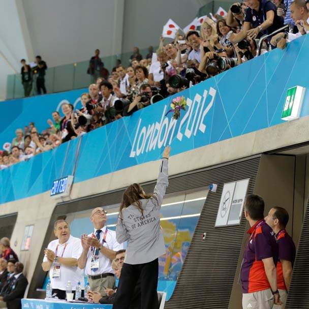 London-Olympics-Swimming-Women-Rebecca-Soni-fans