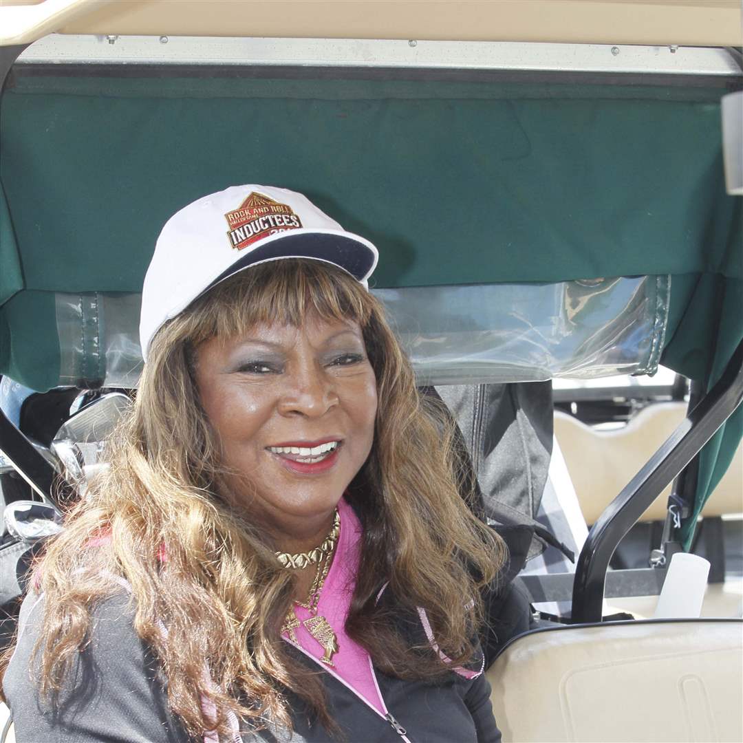 Martha-Reeves-getting-changed-to-go-golfing
