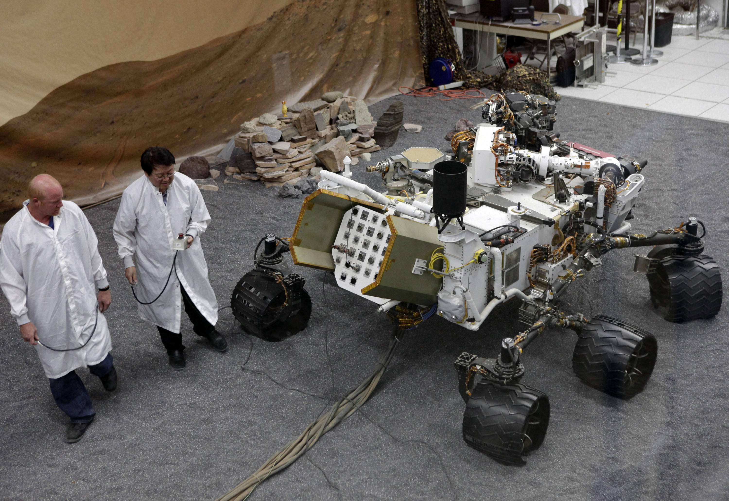 Countdown to Mars NASA rover readies for “7 minutes of terror” plummet