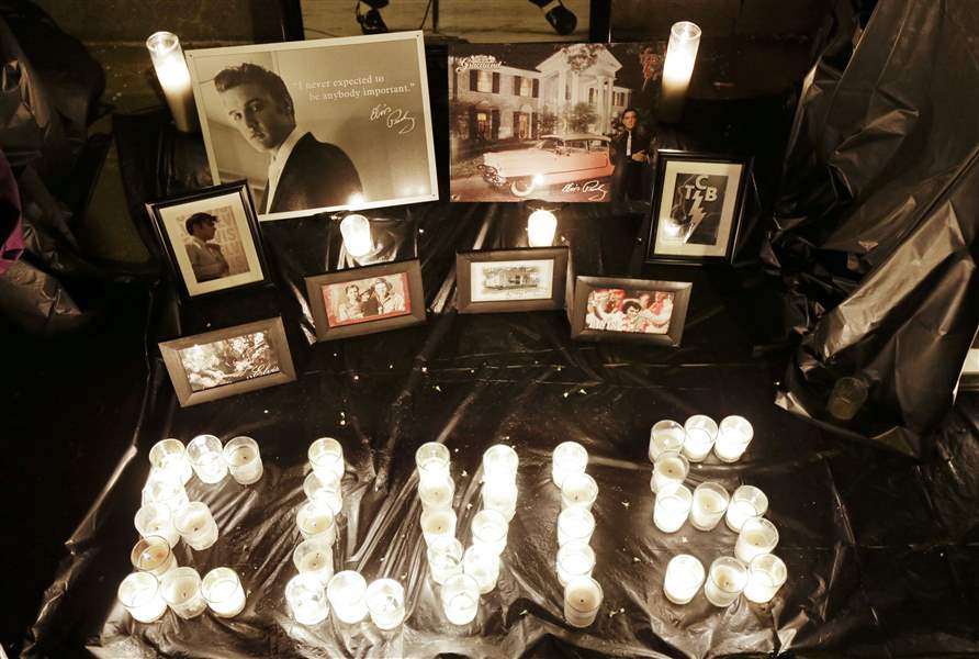 Elvis-Candlelight-Vigil