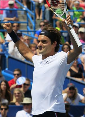 Roger Federer defeated Novak Djokovic 6-0, 7-6 (7) in the Western & Southern Open final. He won the first set in 20 minutes. Li Na of China captured the women's crown.