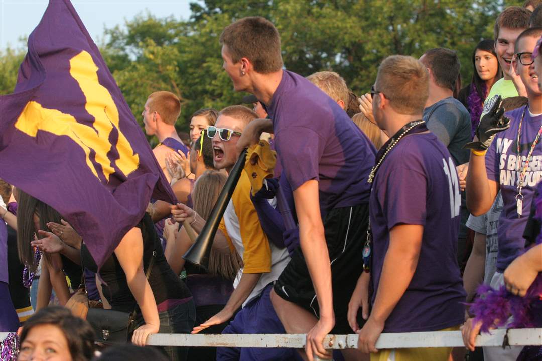 Waite-Maumee-panther-fans