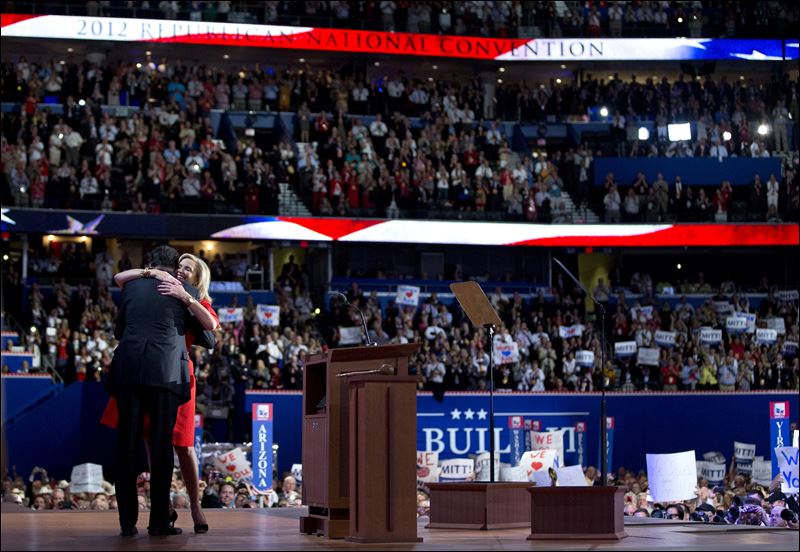 mitt romney wife speech rnc: Mitt Romney hugs his wife,