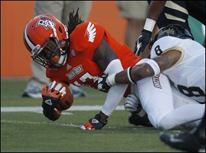 Bowling Green's Travis Greene picks up a first down as he is tackled by Idaho's Gary Walker. The falcon wings on the uniform are part of the new look this season.