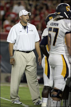 Toledo's head coach Matt Campbell watches his players gather in the middle of the field before the start an NCAA college football game against Arizona at Arizona Stadium in Tucson, Ariz., Saturday, Sept. 1.