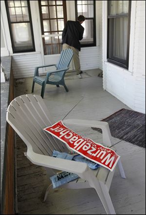 The campaign headquarters of Republican congressional candidate Samuel J. Wurzelbacher, at 2450 Parkwood Avenue Toledo, appears to to unoccupied, Wednesday, September 19, 2012.  Blade reporter Tom Troy knocks on a door in background.