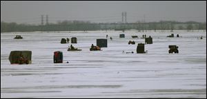 Lake Erie already doesn’t have the ice fi shing opportunities it
had a generation ago, when vehicles could drive over the ice by midwinter. This shot is north of Monroe, in January of 2000