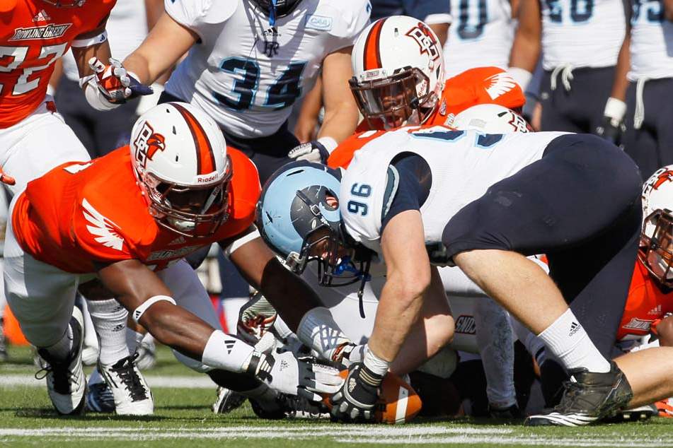 BGSU-URI-fumble-recovery