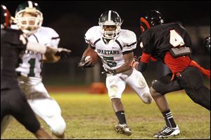 Start's senior running back Deshawn Woodwan finds an opening during the fourth quarter.