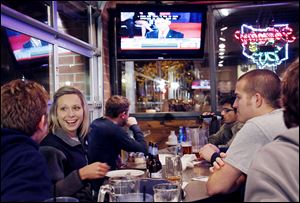 University of Toledo students from left Zach Reaver, Kristin Katafiasz, DJ Helmkamp, Dhanvin Desai, and Jeff Beegle watched the presidential debate Tuesday at PizzaPapalis in downtown Toledo.