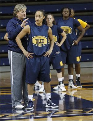 UT coach Tricia Cullop , left, said Imma Zanoguera has gained confidence from playing for Spain's U-20 team.