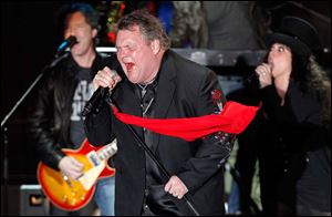 Rock star Meatloaf performs at a rally for Republican presidential candidate Mitt Romney.