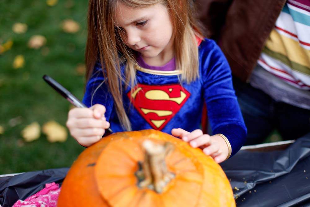 pumpkin-carving-super-girl