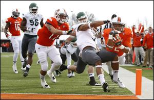 Andre Givens dives into the end zone for the BG score.