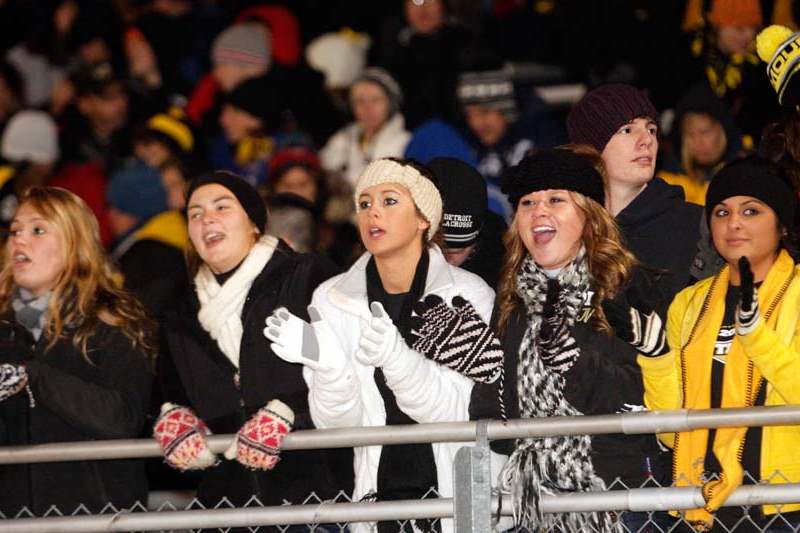 Perrysburg-fans-cheer-during