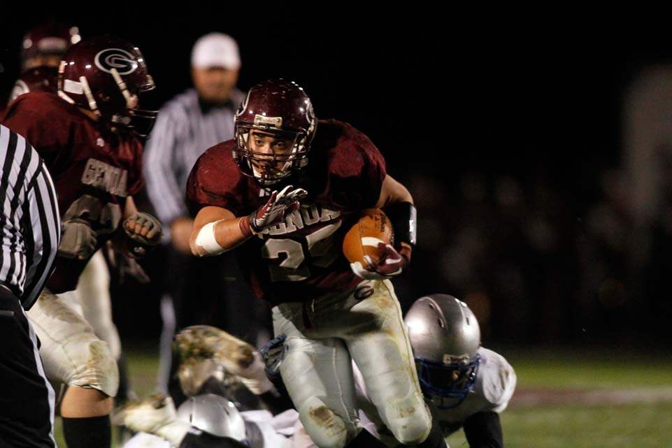 David-Nutter-of-the-Genoa-Comets-runs-the-ball-during-the-second-quarter