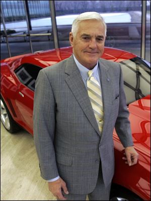 Bob Lutz, a former GM vice chairman, reversed his earlier criticism of Mitt Romney and now supports the GOP candidate.