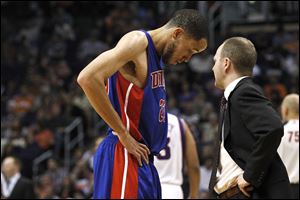 A dejected Detroit Pistons' Tayshaun Prince talks with head coach Lawrence Frank in the second half Friday night in Phoenix.