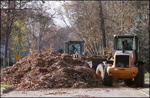 City crews collect leaves at Naples and Carskaddon.