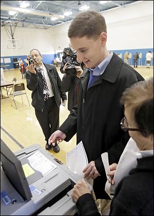 Republican senate candidate Ohio treasurer Josh Mandel slides his ballot into a scanner after voteing in Beachwood, Ohio Tuesday, Nov. 6, 2012. Mandel is challenging incumbent Democrat Sen. Sherrod Brown. (AP Photo/Mark Duncan)
