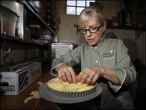 Chef Sara Moulton puts together a French apple tart at Inverness Club.
