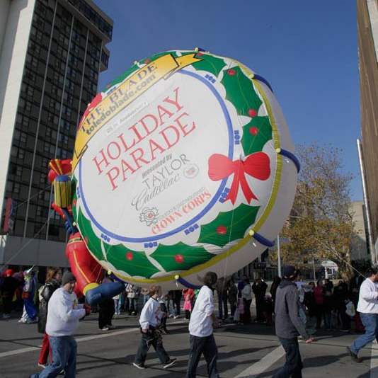 Holiday-Parade-balloon