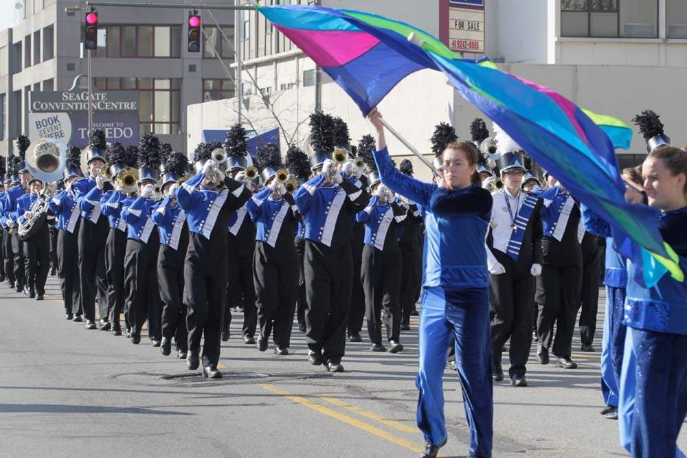 Holiday-Parade-Springfield-High-School-Blue-Devil-Marching-Band