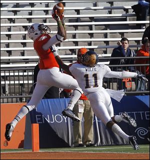 Shaun Joplin goes up for a touchdown catch over Kent State's Norman Wolfe Jr.