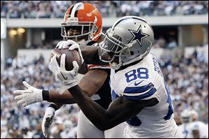 Dallas Cowboys wide receiver Dez Bryant (88) grabs a touchdown catch in front of Cleveland Browns' Sheldon Brown, rear, in the second half of an NFL football game, Sunday, Nov. 18, 2012, in Arlington, Texas. (AP Photo/Brandon Wade)
S3 s3browns 2col by full black and white
