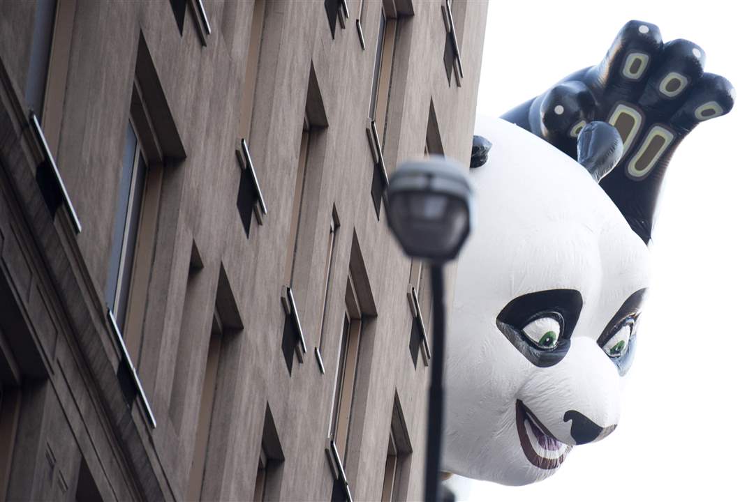 The-Kung-Fu-Panda-balloon-floats-in-the-Macy-s