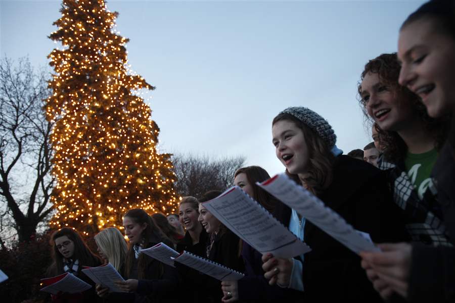Perrysburg parade visitors ‘Home for the Holidays’ The Blade
