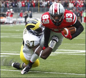 Ohio State WR Michael Thomas (83) runs the ball against  Michigan DE Frank Clark (57) Saturday.