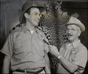 ‘Jungle Larry’ Tetzlaff, left, and Blade outdoors editor Lou Klewer promote The Blade-Toledo Zoo safari to South America in 1960, which was undertaken to mark the newspaper’s 125th anniversary. Mr. Tetzlaff, an animal expert, led the safari.