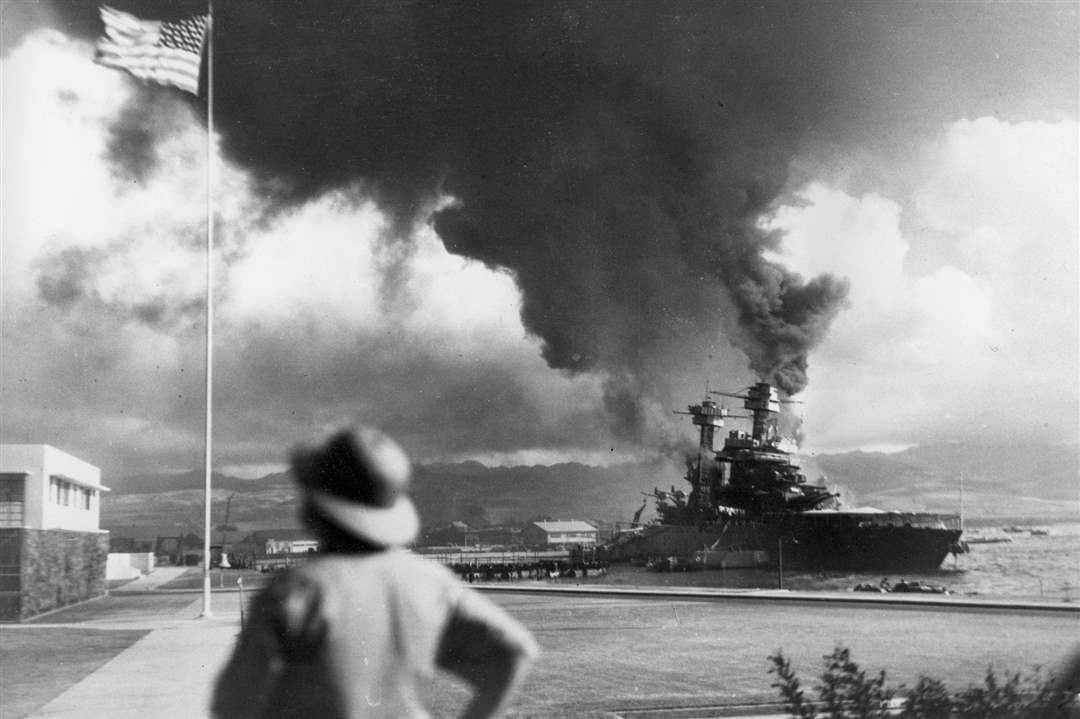 American-ships-burn-during-the-Japanese-attack