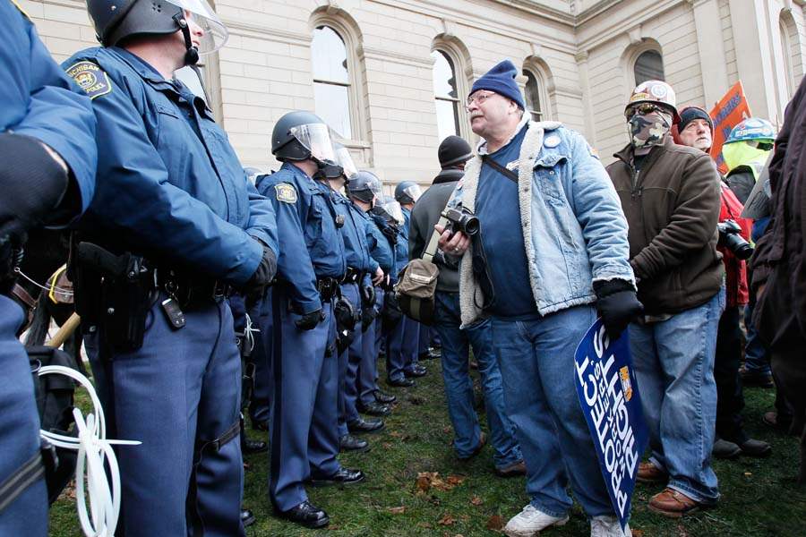 CTY-righttoworkprotest-police-peace