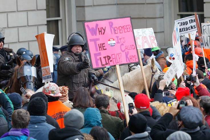 CTY-righttoworkprotest-state-police-horseback