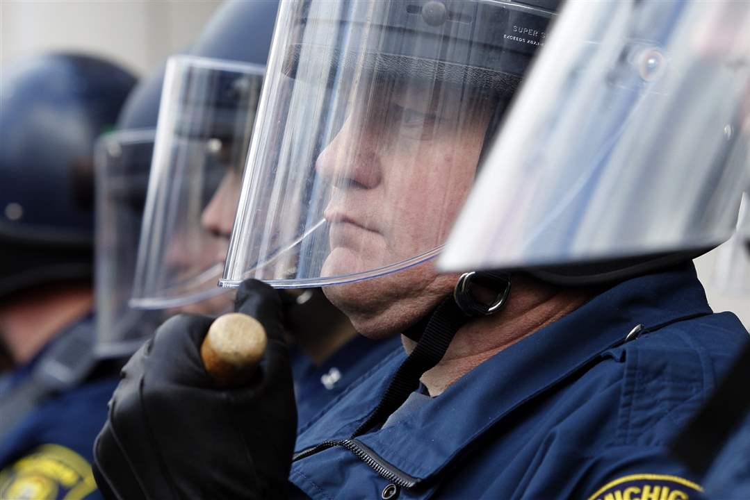 CTY-righttoworkprotest-officer-closeup