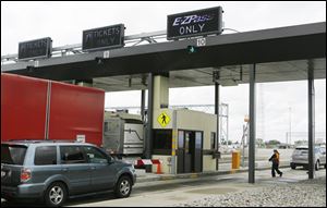 The gov­er­nor has in­cluded a 10-year toll freeze in his Ohio Turnpike proposal for pas­sen­ger ve­hi­cles mak­ing trips of 30 miles or shorter while using E-ZPass elec­tronic tolling.