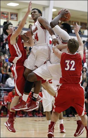 Central Catholic's DeShone Kizer (14) and Keith Towbridge (44) battle St. Francis' Jay Snell (42) and Josh Truscinski (32) for a rebound.