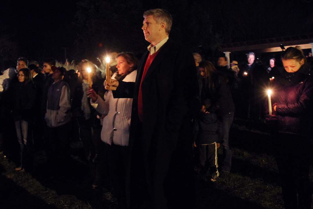 Thousands-attend-a-vigil-for-the