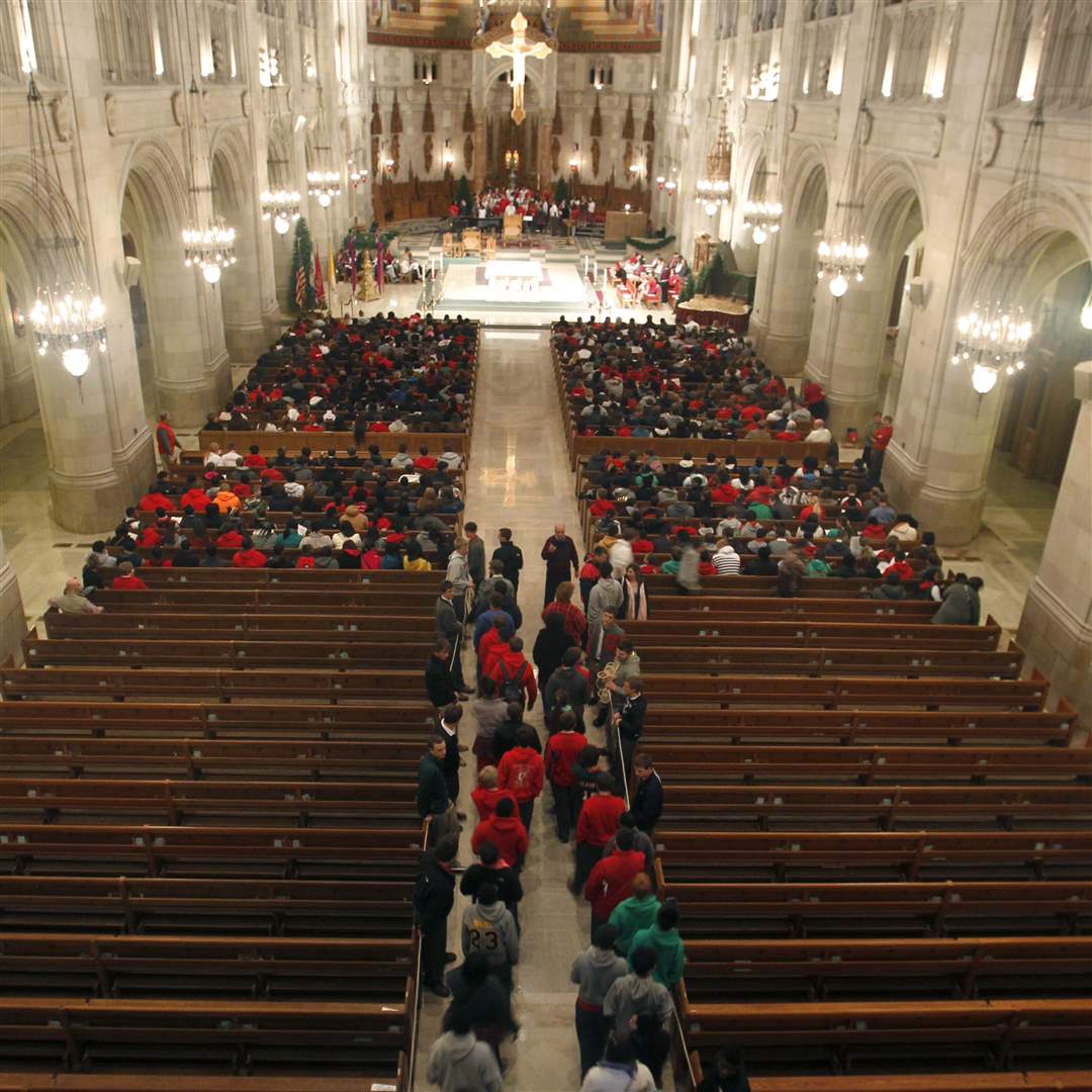 Central-Catholic-students-enter-the-Rosary-Cathedral-1