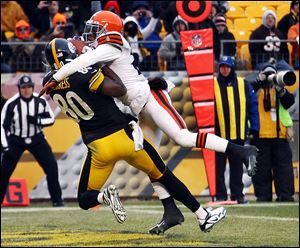 Steelers receiver Plaxico Burress makes a touchdown catch despite pressure from the Browns’ Joe Haden. The Steelers finish the year at 8-8, while the Browns dropped three straight to finish 5-11.
