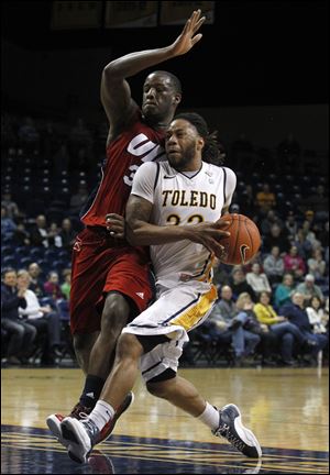 Toledo's Reese Holliday tries to drive past Illinois-Chicago's Josh Crittle.