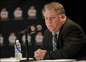 Several sources report that the Cleveland Browns could interview Oregon head coach Chip Kelly this week. The Philadelphia Eagles are also believed to be interested in Kelly, who came close to taking Tampa Bay's job last year.